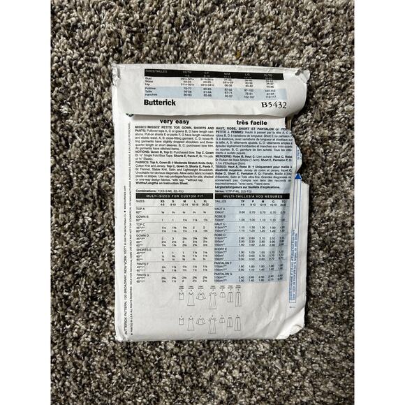 Unicorn fabric with sewing notions and patters - Picture 5 of 10